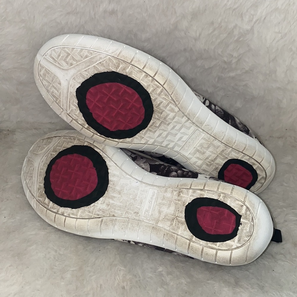⬇️Black floral Skechers air cooled memory foam slip ons - Picture 5 of 6